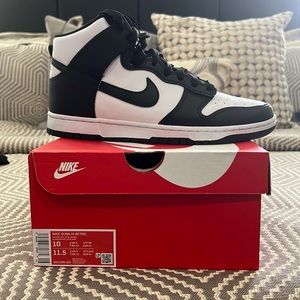 Nike “Panda” Dunks